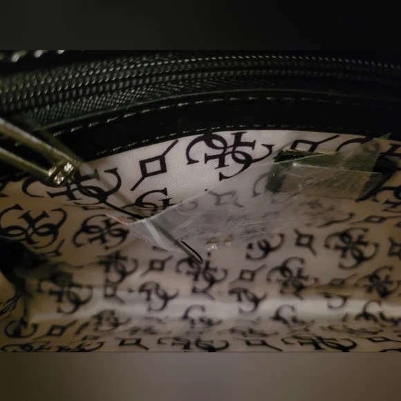 Guess Purse - Picture 4 of 4